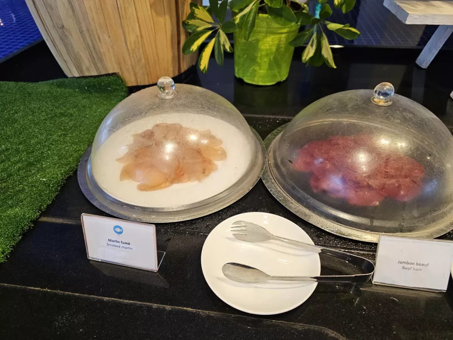 Peixe fumado e fiambre