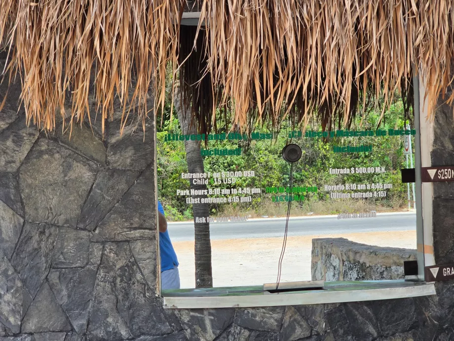 Bilheteira e lista de preços do Gran Cenote