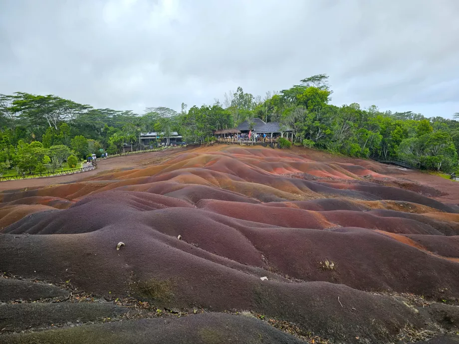 Terra Colorida do Norte, Chamarel