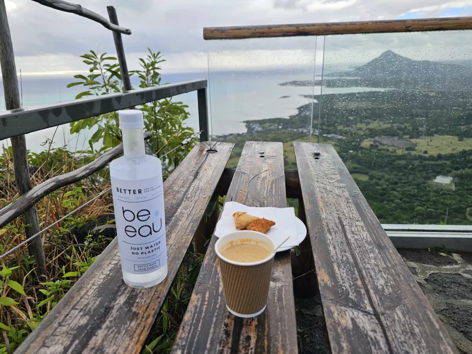 Refrescos na floresta de ébano