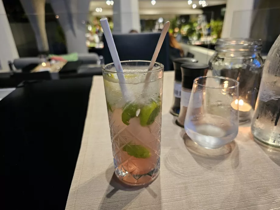 Cocktail com hibisco