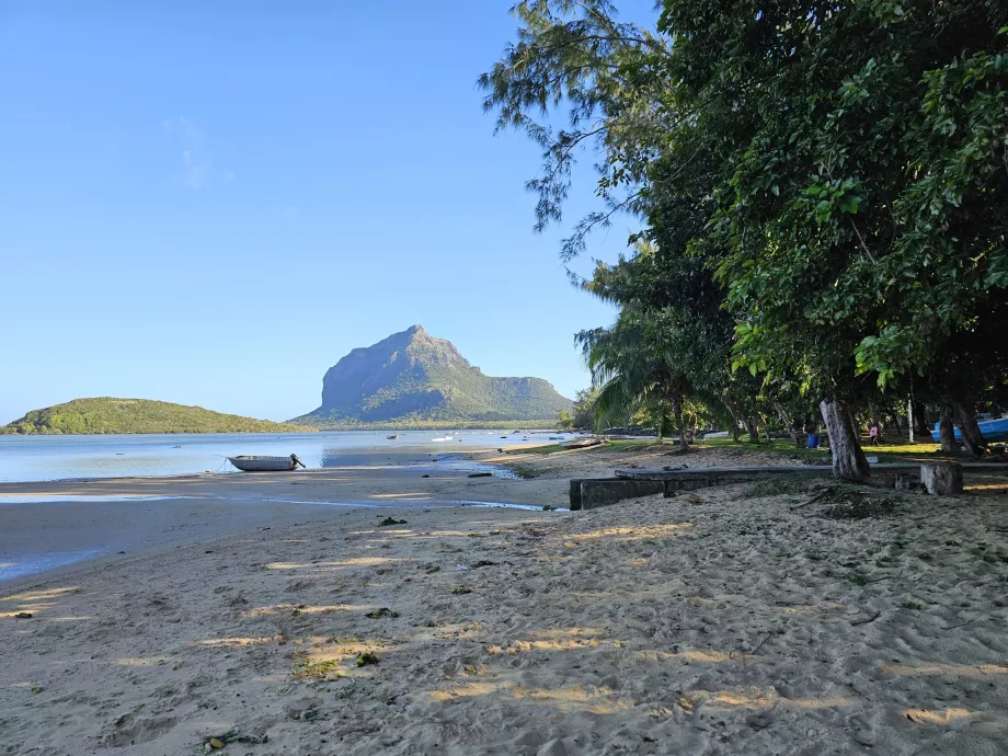 Praia pública de Le Morne