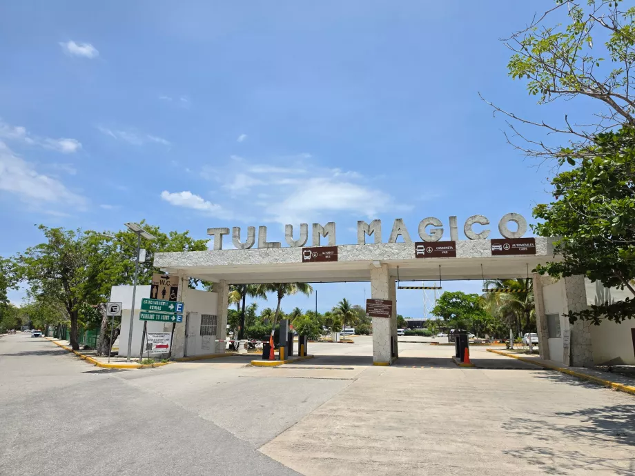 Sítio Arqueológico de Tulum, entrada para o parque de estacionamento