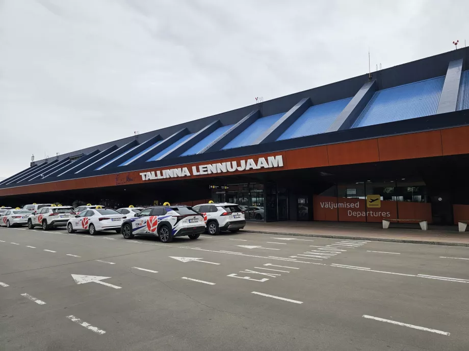 chegada ao aeroporto de Tallinn