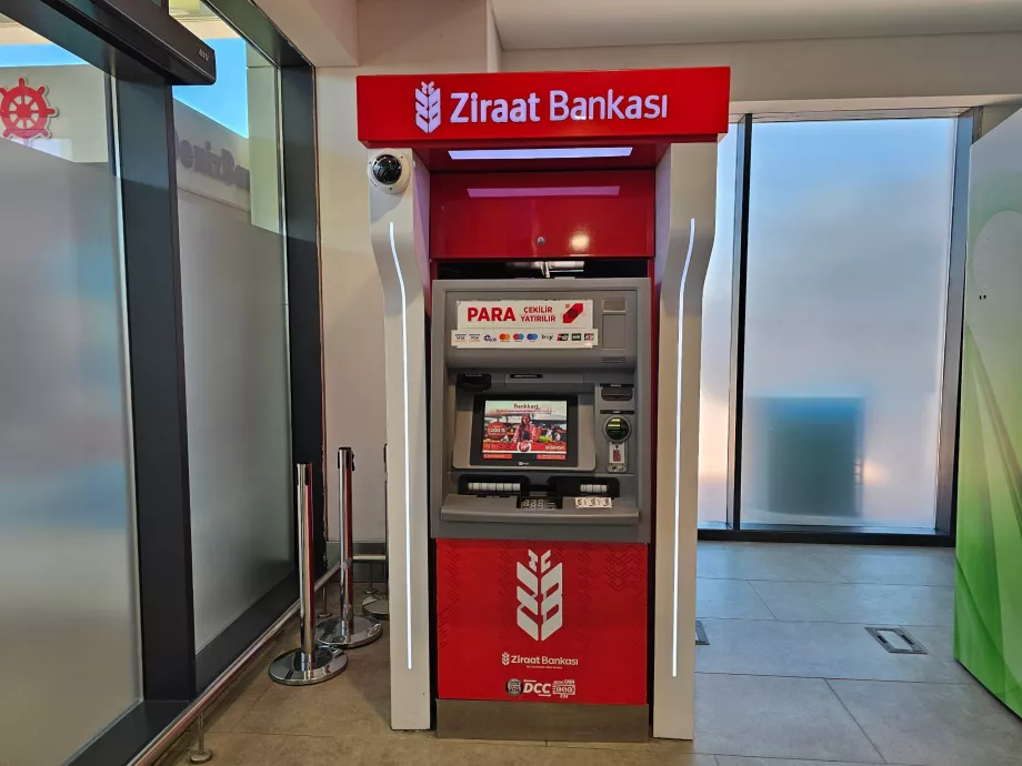 Máquina ATM Ziraat Bankasi, levantamento gratuito