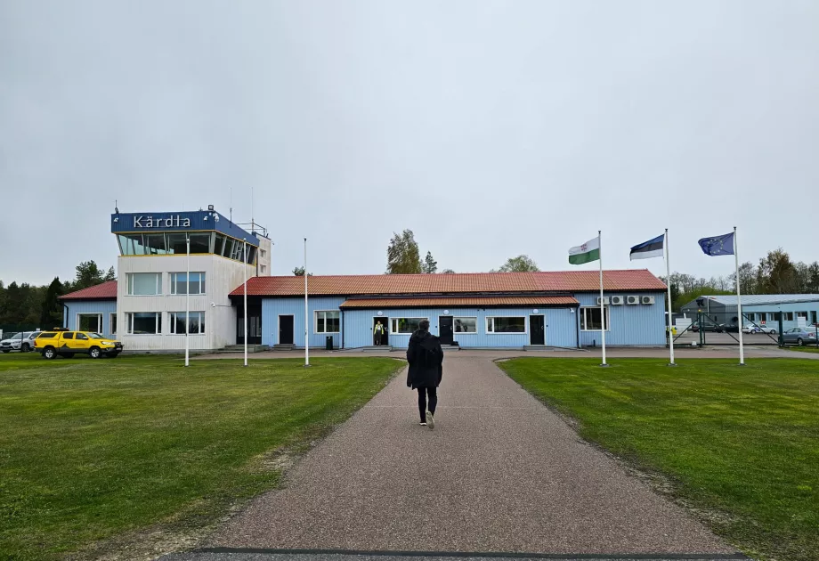 chegada pelo aeroporto de Kärdla