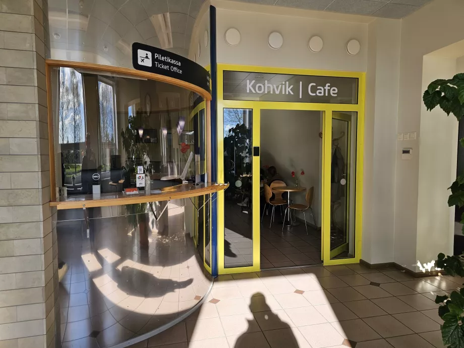 Café na parte pública do terminal