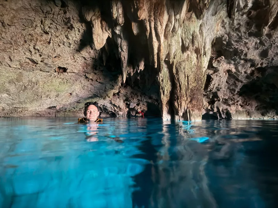 Eu no Gran Cenote
