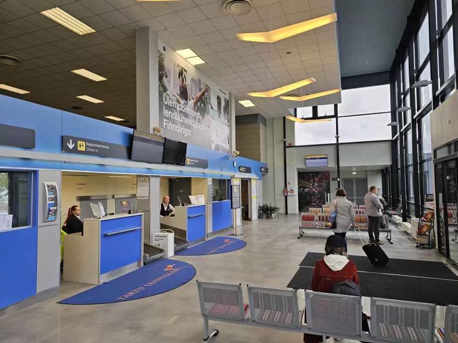 Sala de check-in do aeroporto de Tartu