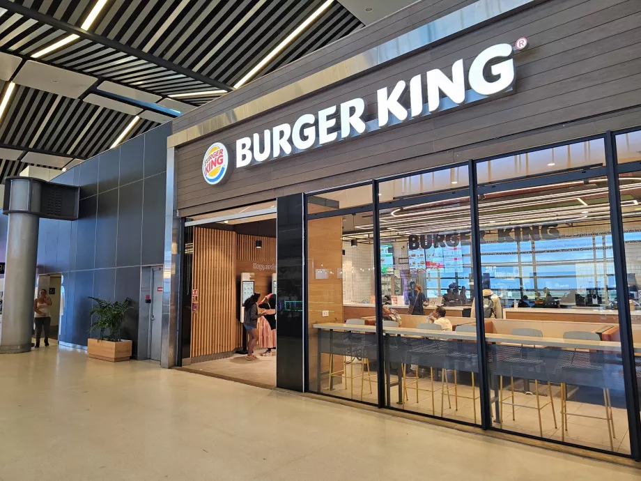 Burger King na zona de trânsito