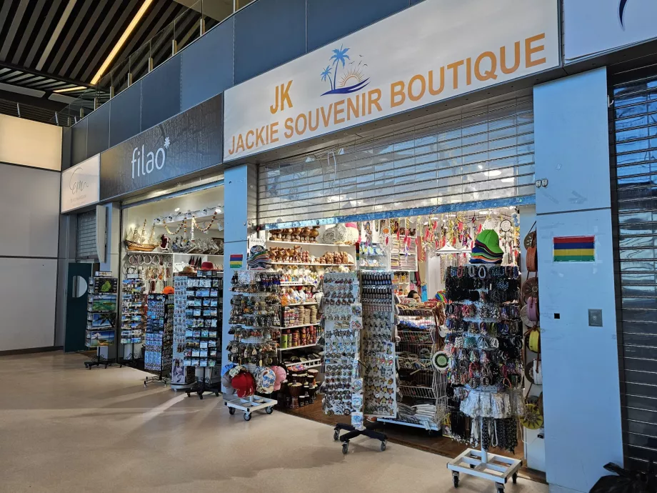 Lojas de recordações na zona de trânsito