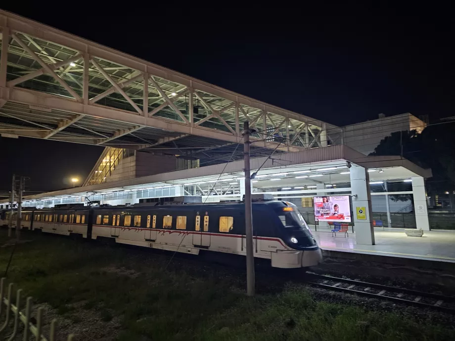 Estações de metro no aeroporto de Izmir