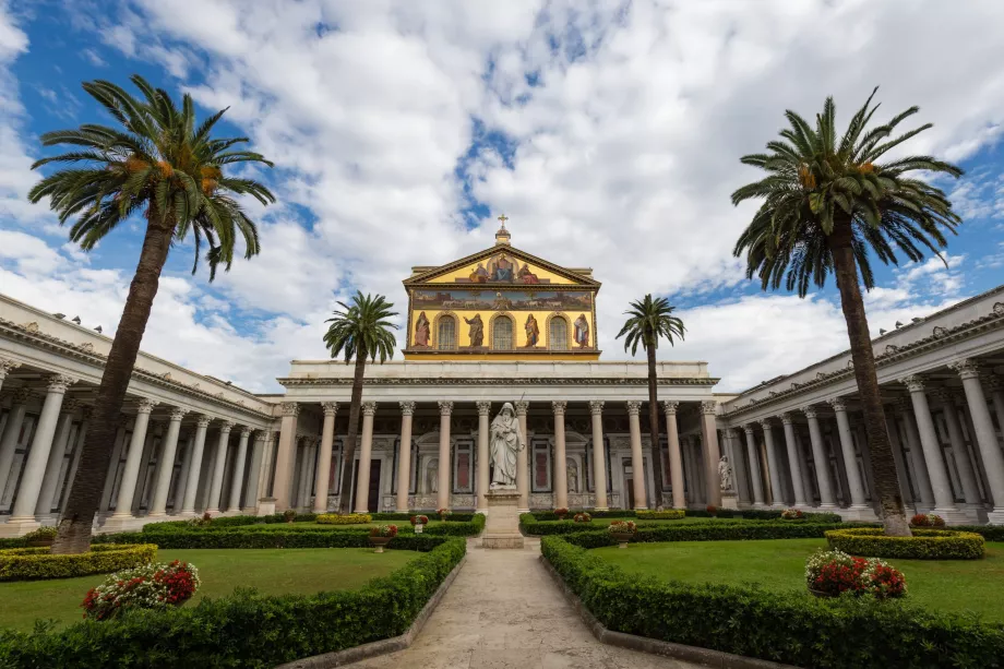 Basílica por detrás do Castelo