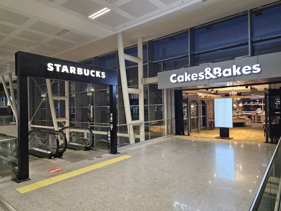 Cafés na secção de trânsito, terminal doméstico