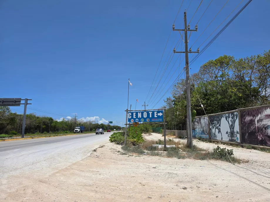 A saída da autoestrada para o cenote Aktun Chen