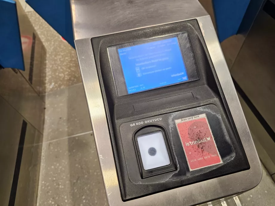 Torniquete à entrada da estação de metro