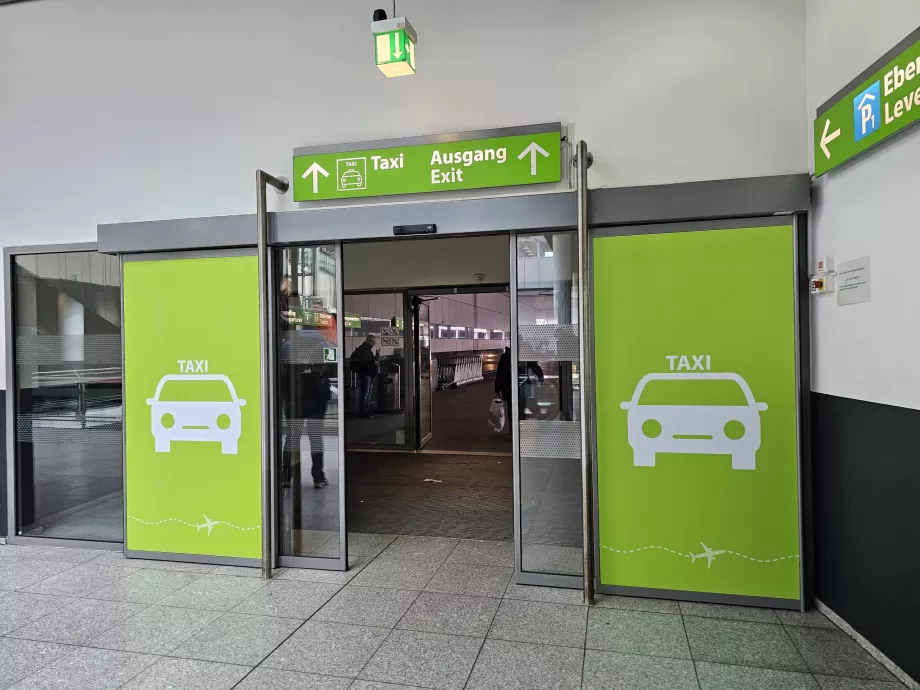 Saída para os táxis