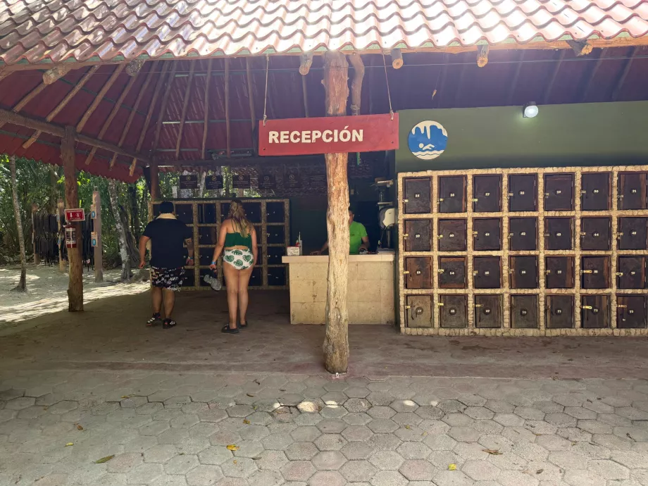 Área de receção no cenote Aktun Chen
