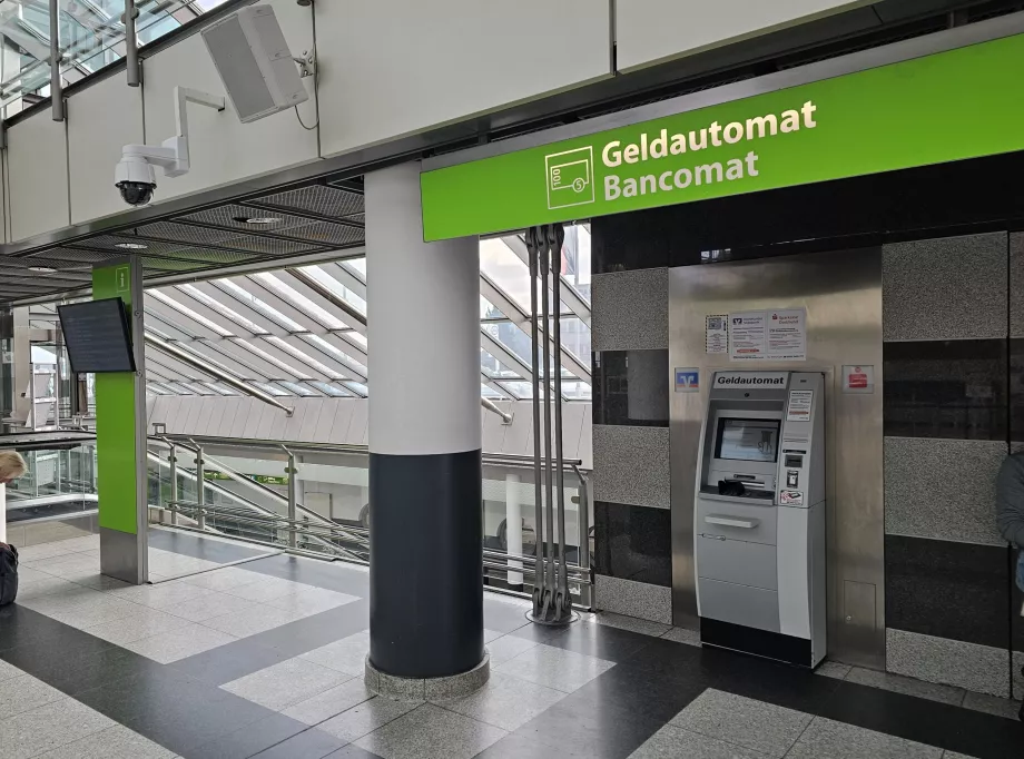 Multibanco na sala de partidas