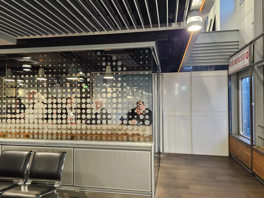 Salas para fumadores na zona de trânsito