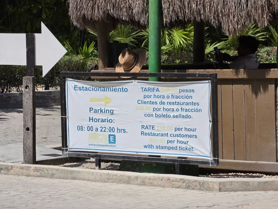 Parque de estacionamento na Baía de Akumal