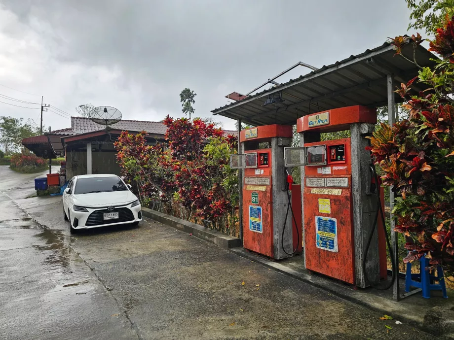 Pequena bomba de gasolina