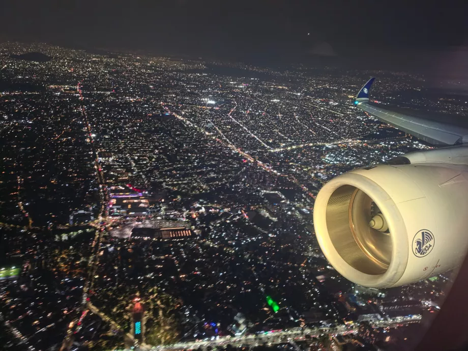 Uma vista da Cidade do México à noite