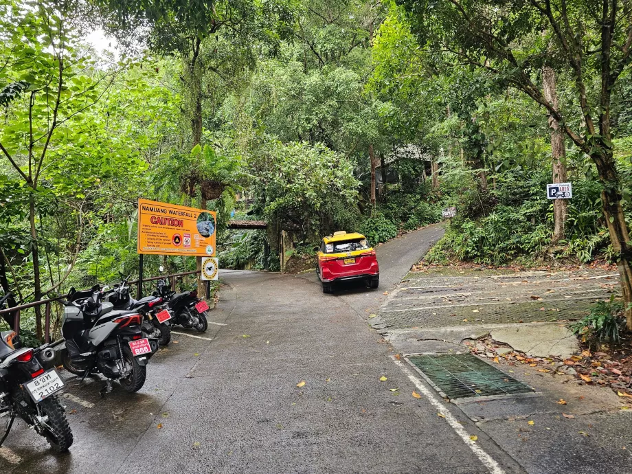 Estacionamento para carros e scooters