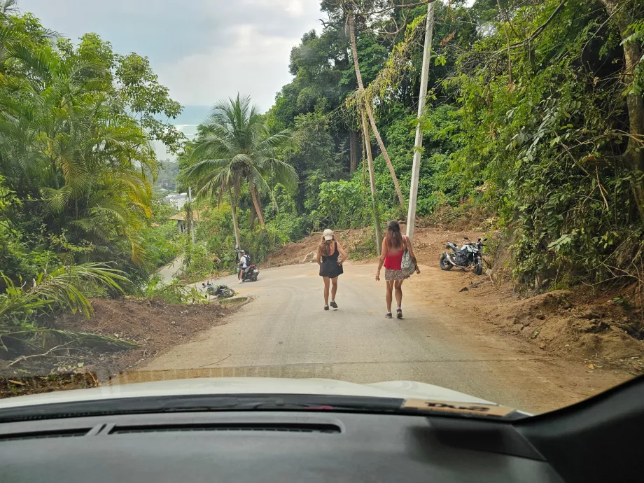 Colina íngreme - o caminho para as pedras de sobreposição