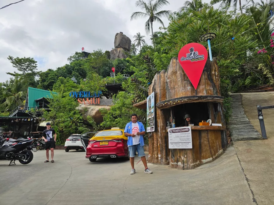 Bilheteira e estacionamento na Pedra de Sobreposição 1