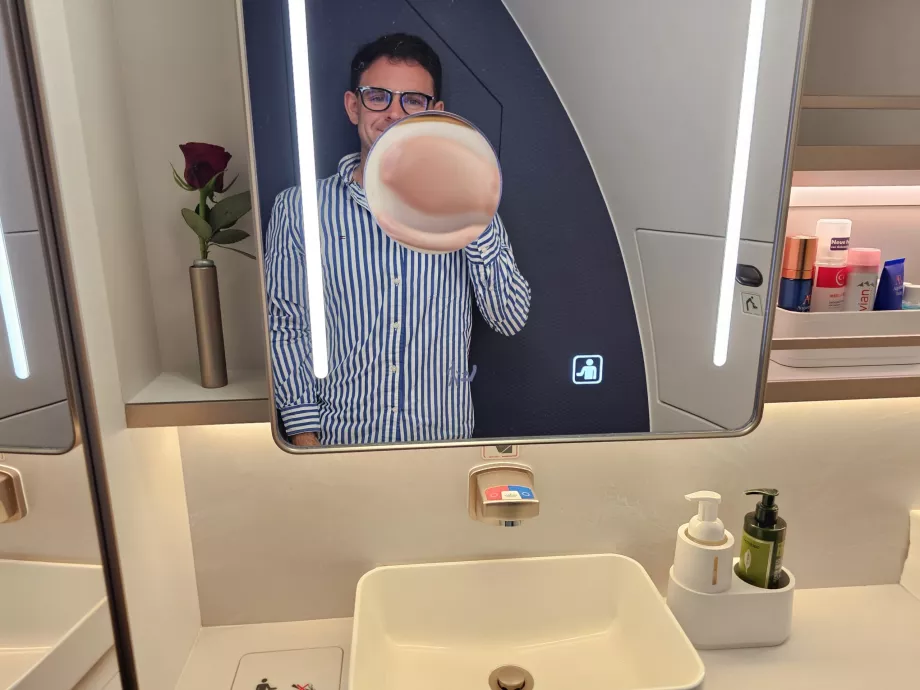 Eu na casa de banho dos passageiros da Primeira Classe