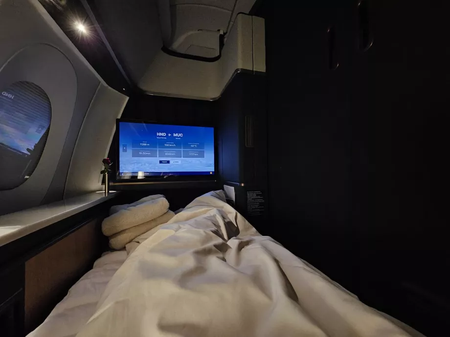 Sofá desdobrado em cama