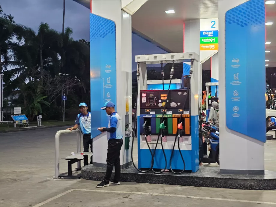 Estação de bombagem com operador