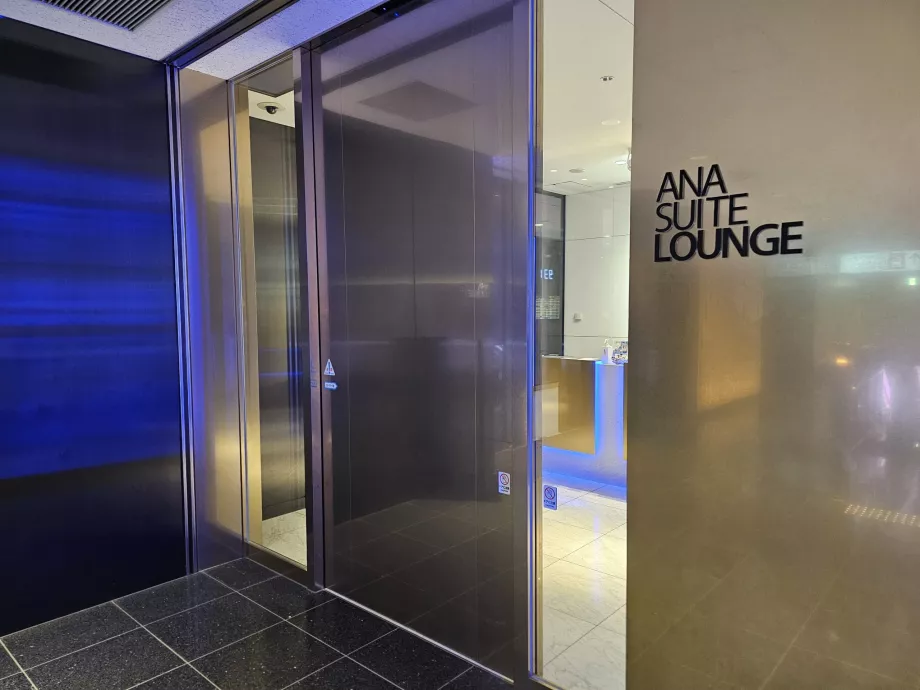 ANA Suite Lounge