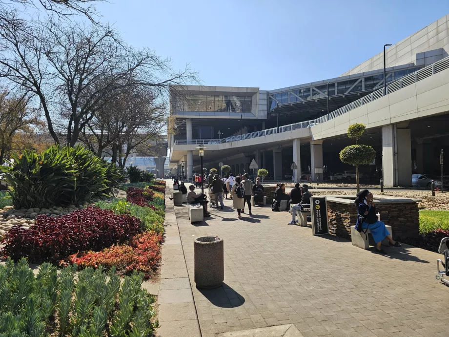 Estacionar em frente ao terminal