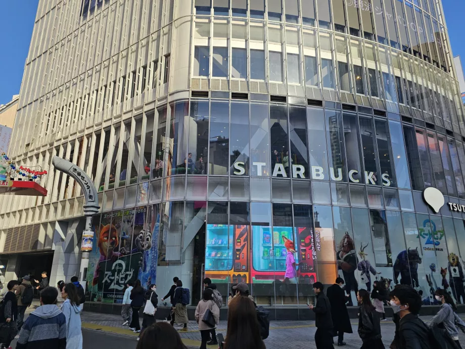 Starbucks no cruzamento de Shibuya