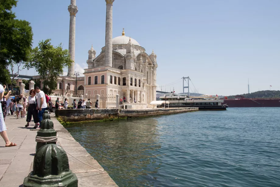 Mesquita de Ortakoy, Istambul, Turquia