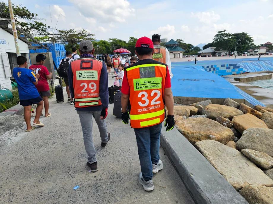 Taxi Bike, motoristas à espera na doca