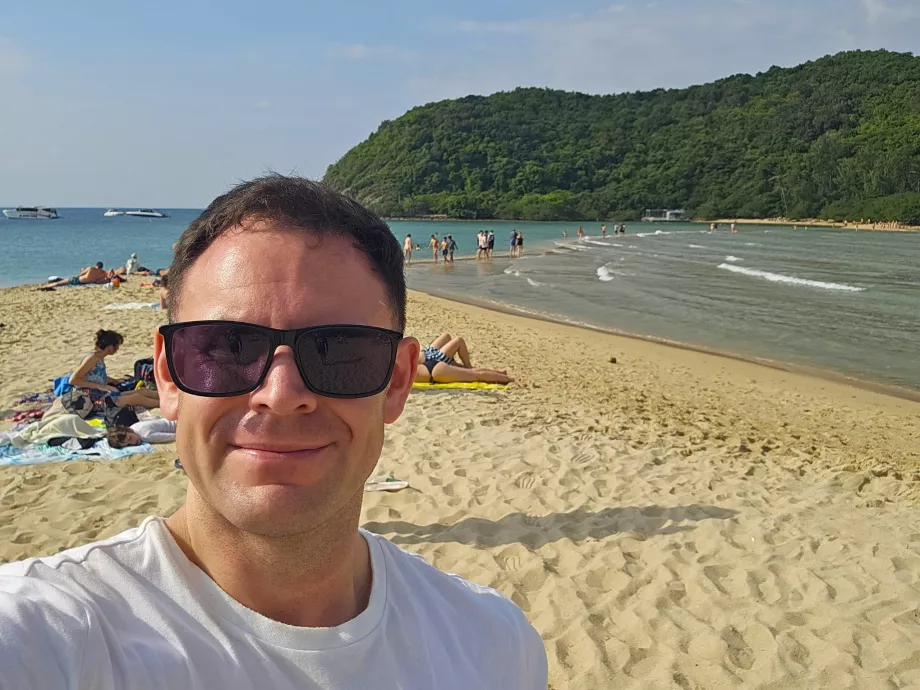 Eu na praia de Ko Ma