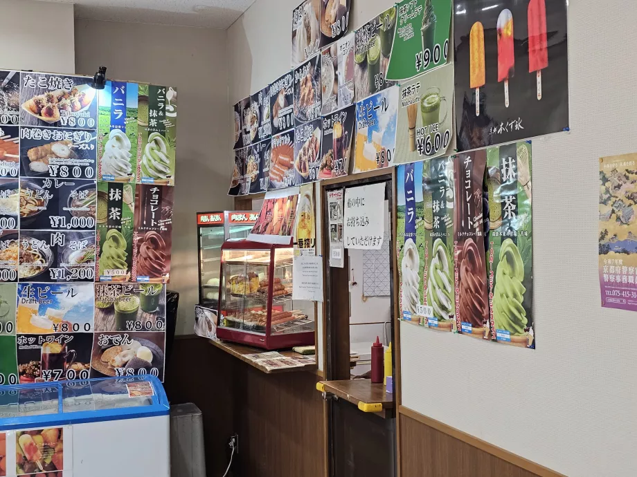 Loja de bebidas na marina