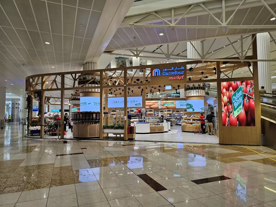 Carrefour, área pública, Terminal 3