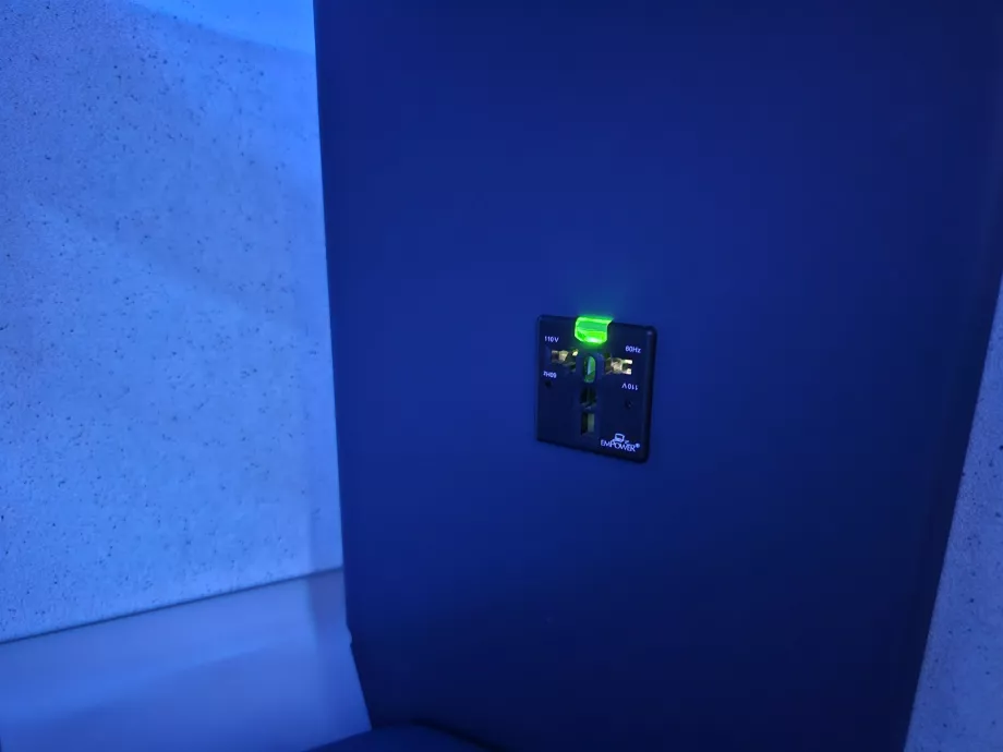 Tomada para carregar aparelhos electrónicos