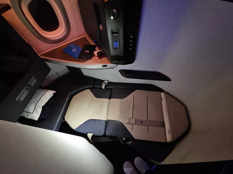 Sofá desdobrado em cama