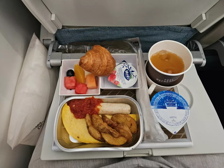 Pequeno-almoço, voo de longo curso da Royal Brunei Airlines