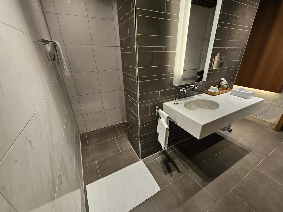 Salão de Primeira Classe (Terminal Principal) - duche