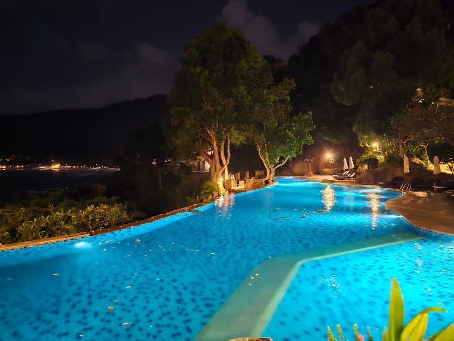 Grande piscina do hotel