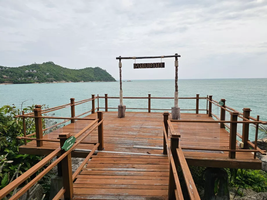 Cais com vista para o mar