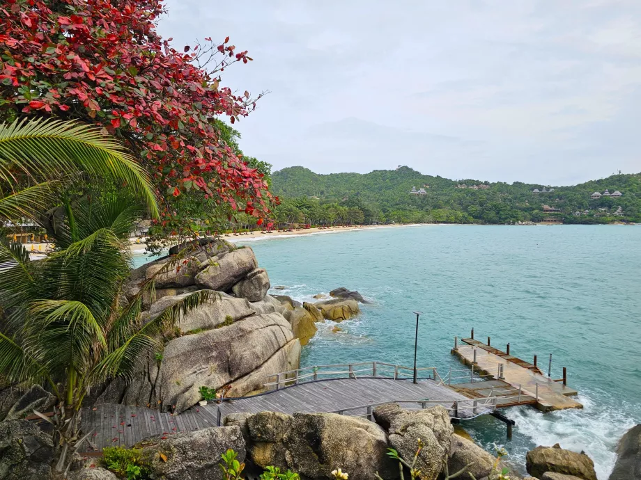 Costa à volta do hotel