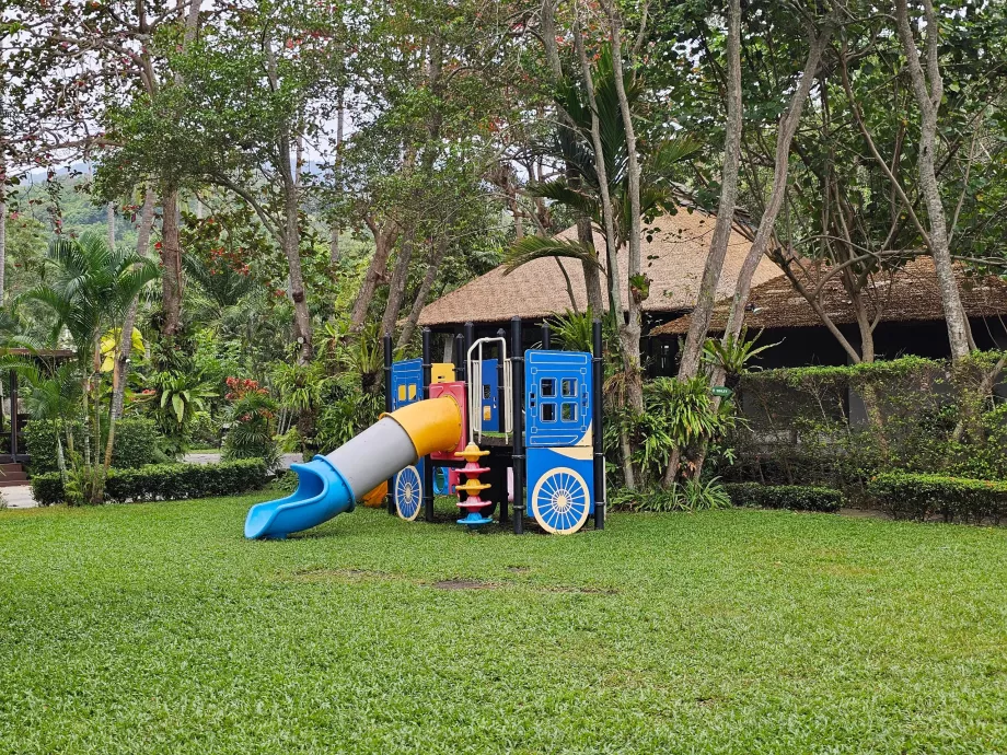 Pequeno parque infantil para as crianças