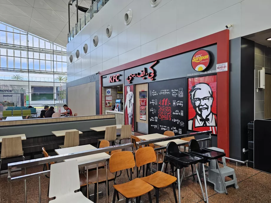 KFC, átrio de chegada, espaço público